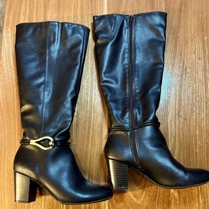 Dexflex Comfort stylish Heeled Boots. Gently used, size 9